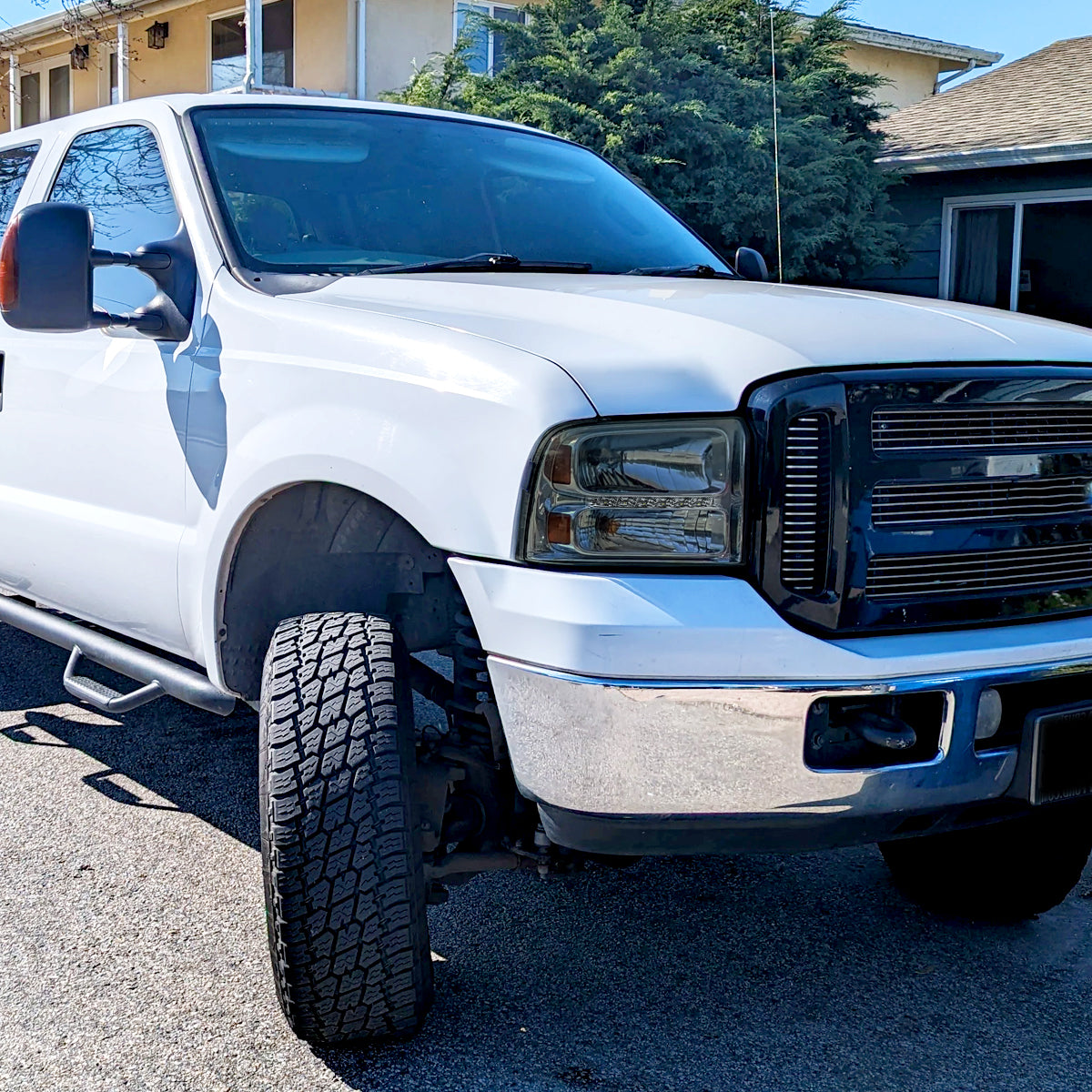 2005-2007 Ford F-250/F-350/F-450/F-550/Excursion Crystal Headlights w/ SMD LED Light Strip (Chrome Housing/Smoked Lens)