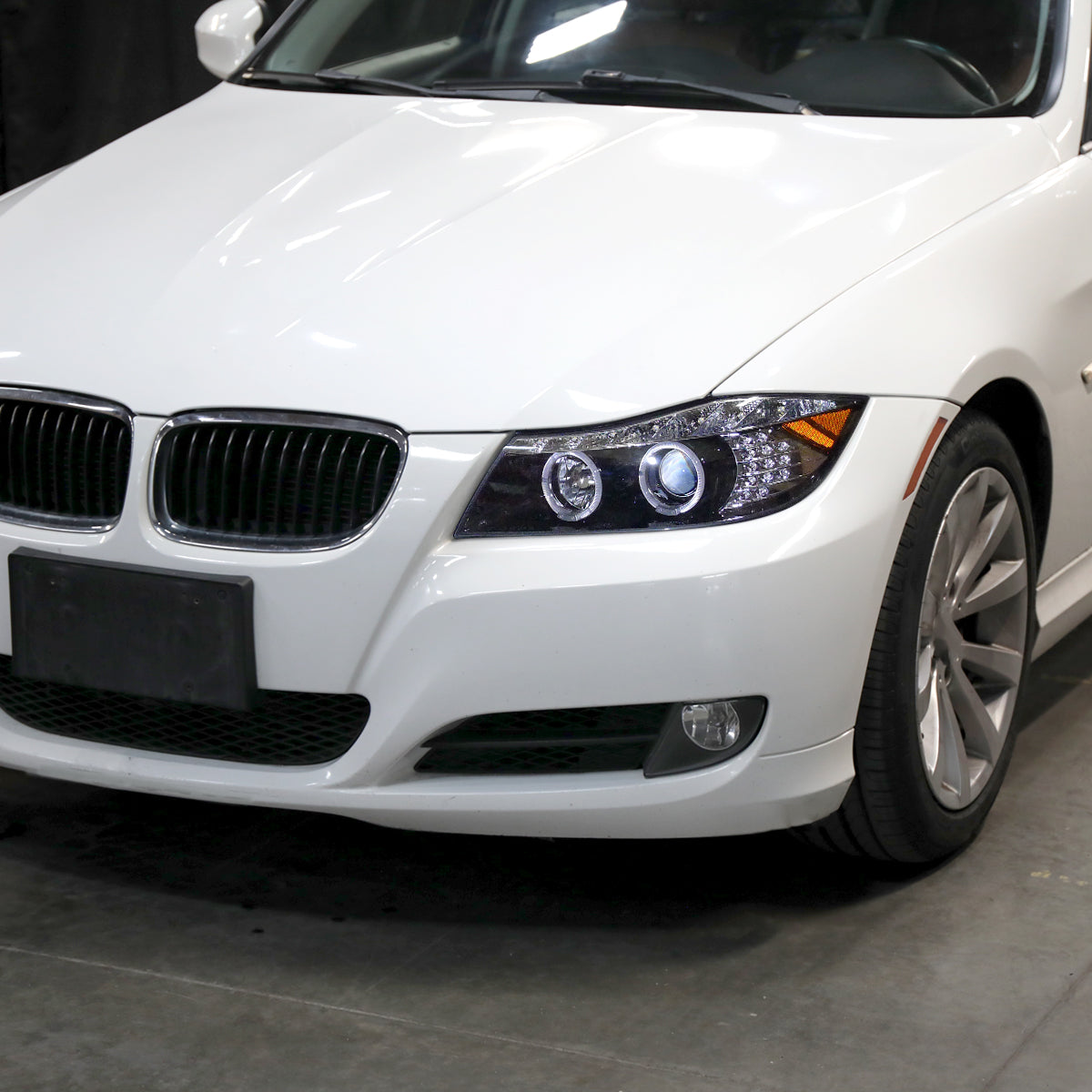 2006-2008 BMW E90 3 Series Sedan Dual Halo Projector Headlights w/ LED Light Strip & LED Turn Signal Lights (Glossy Black/Smoked Lens)