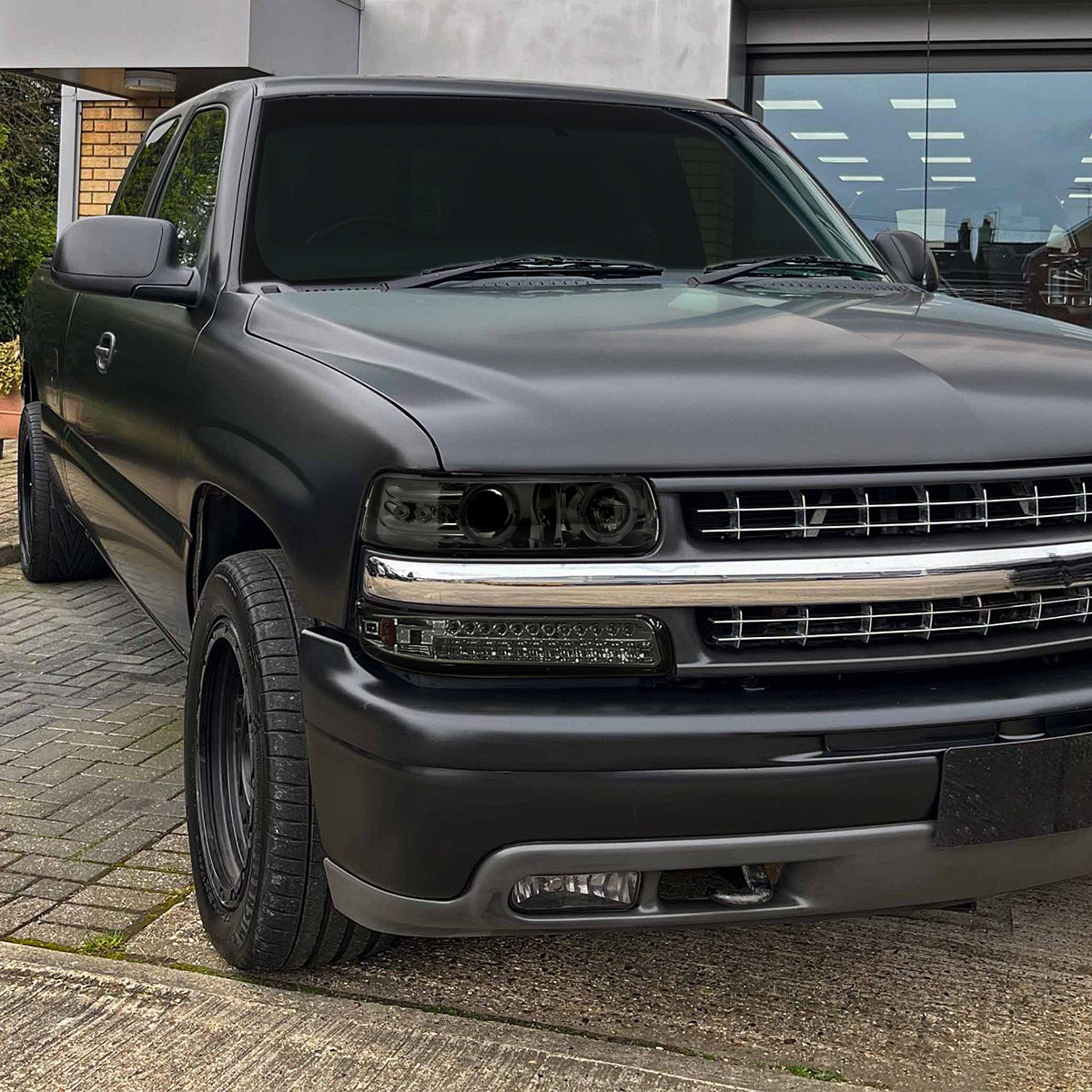 1999-2002 Chevrolet Silverado/ 2000-2006 Tahoe Suburban Dual Halo Projector Headlights (Chrome Housing/Smoked Lens)