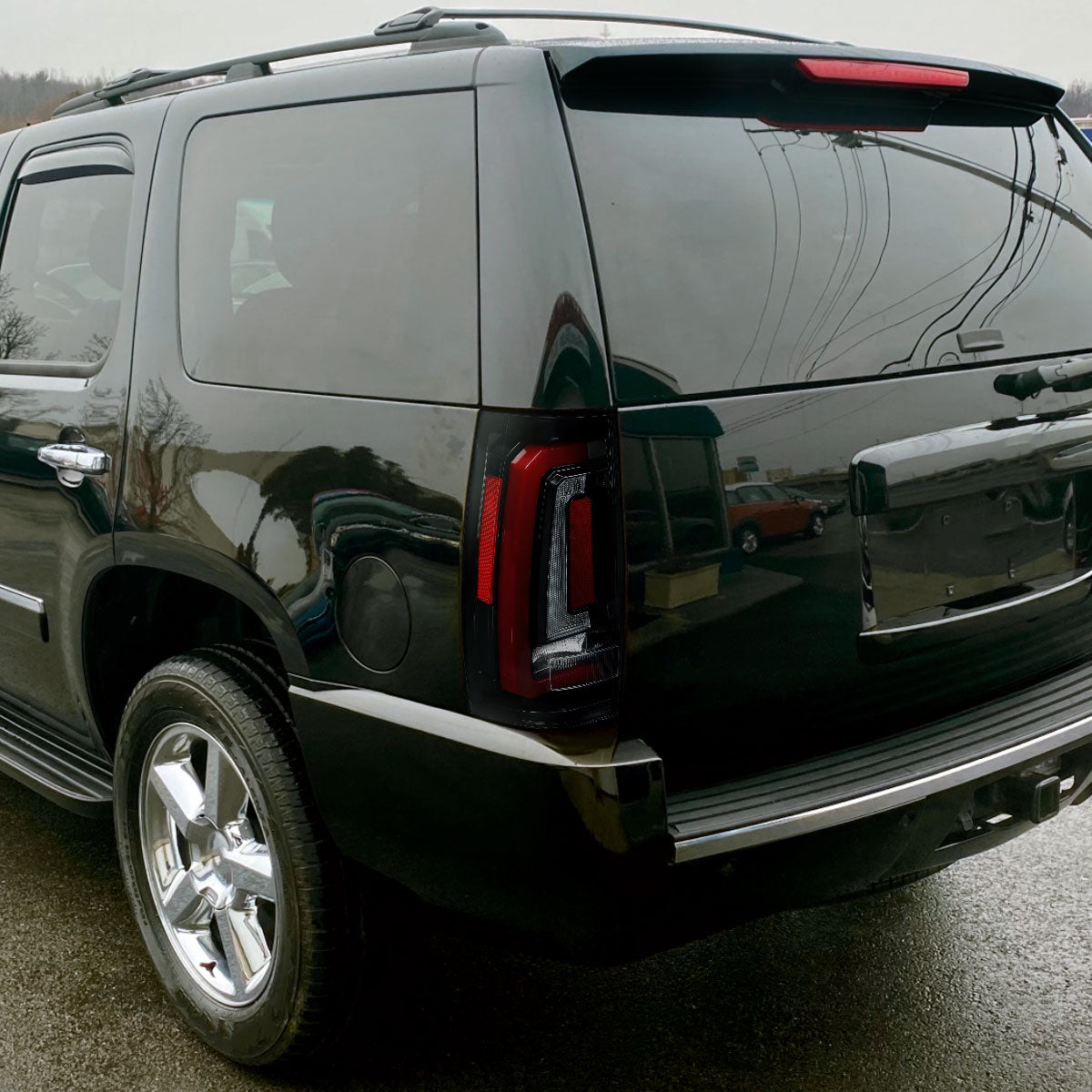 2007-2014 Chevrolet Tahoe/Suburban / 2007-2014 GMC Yukon/Yukon Denali LED Sequential Turn Signal Tail Lights (Jet Black Housing/Clear Lens)