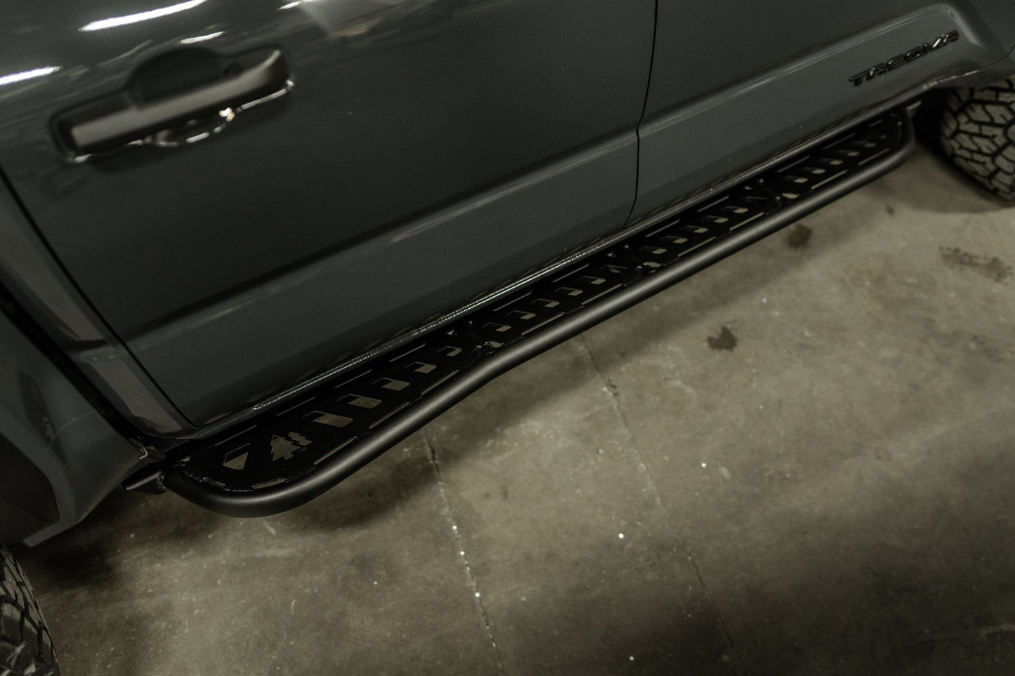 Greenlane Offroad 4TH GEN TACOMA ALUMINUM SLIDERS WITH REAR KICK OUT