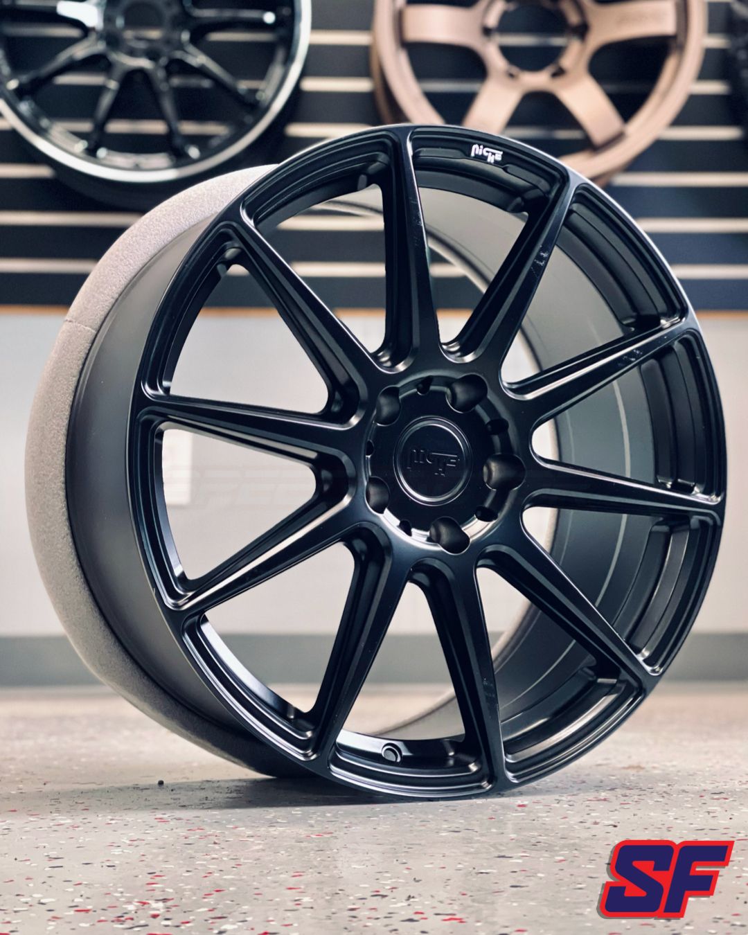 Niche ESSEN Matte Black 19x8.5 ET35 5x120 72.56mm
