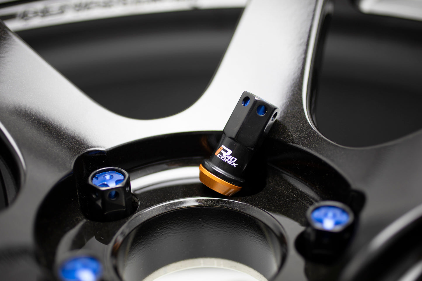 PROJECT KICS R40 ICONIX M14x1.5 Lug Nuts W/ LOCKS AND W/ PLASTIC CAPS (Black)