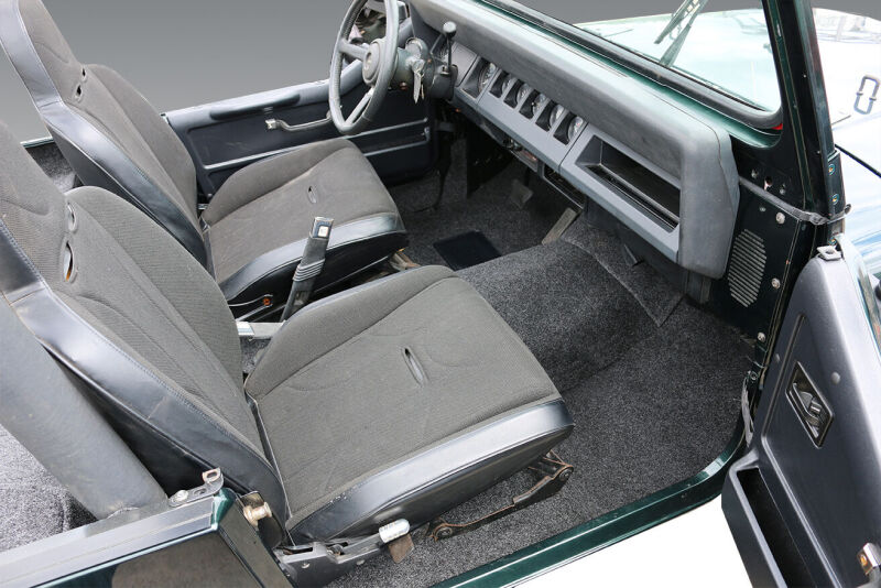 Husky Liners 76-95 Jeep Wrangler/CJ7 (Incl. Heat Shields) Guardian Comfort Jeep Liner