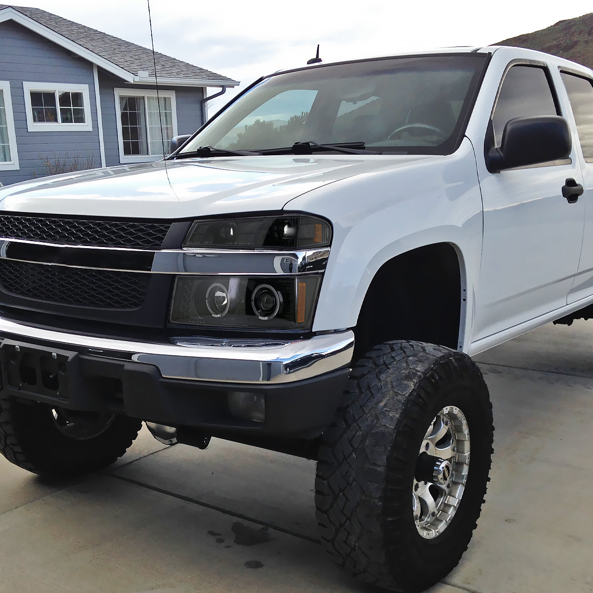 2004-2012 GMC Canyon/ Chevrolet Colorado Dual Halo Projector Headlights (Jet Black Housing/Clear Lens)