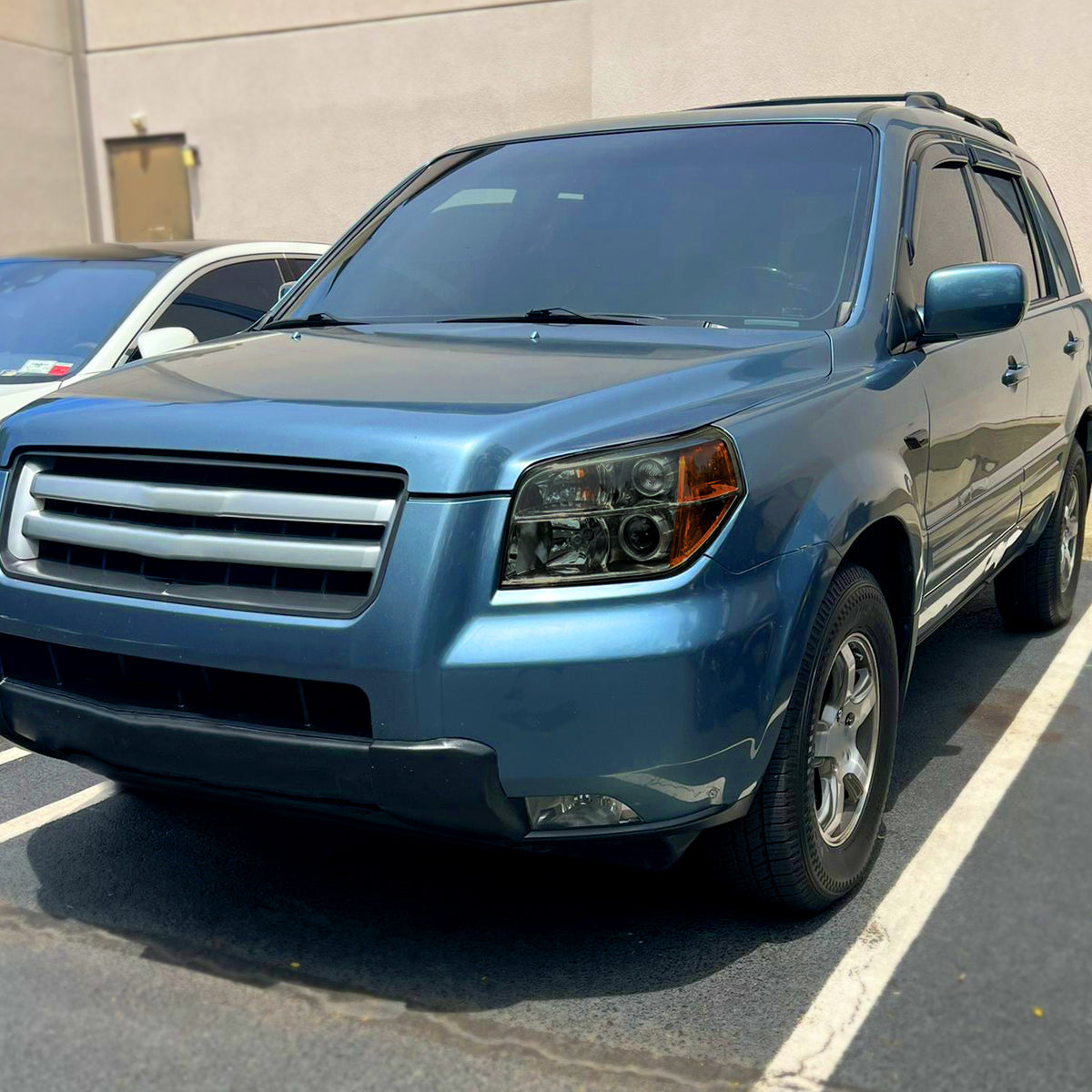 2006-2008 Honda Pilot Projector Style Headlights (Chrome Housing/Smoked Lens)