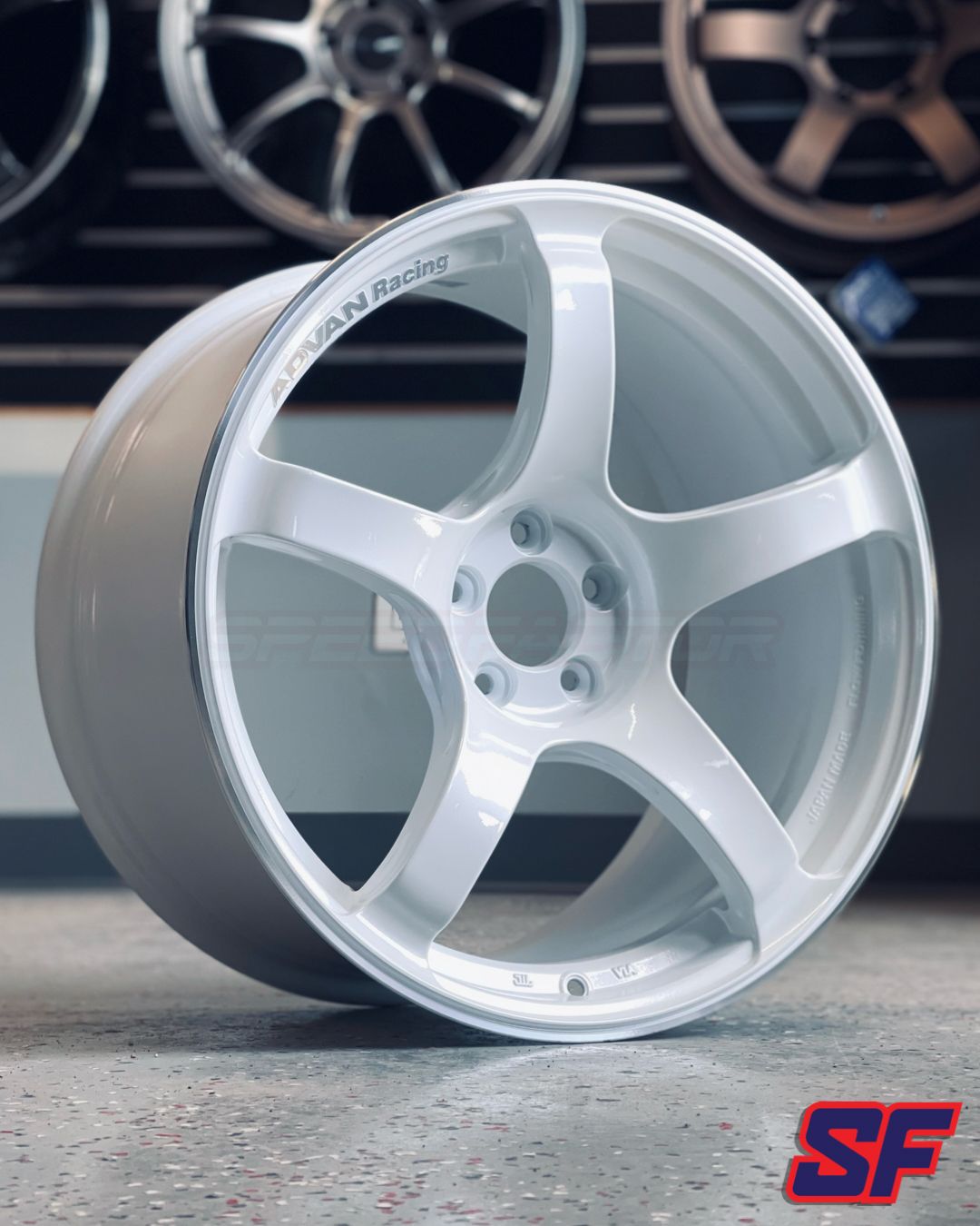 Advan TC4 18x8.5+45 / 18x9.5 +45 5x100 Racing White Metallic ( FRS/BRZ/GR86 )