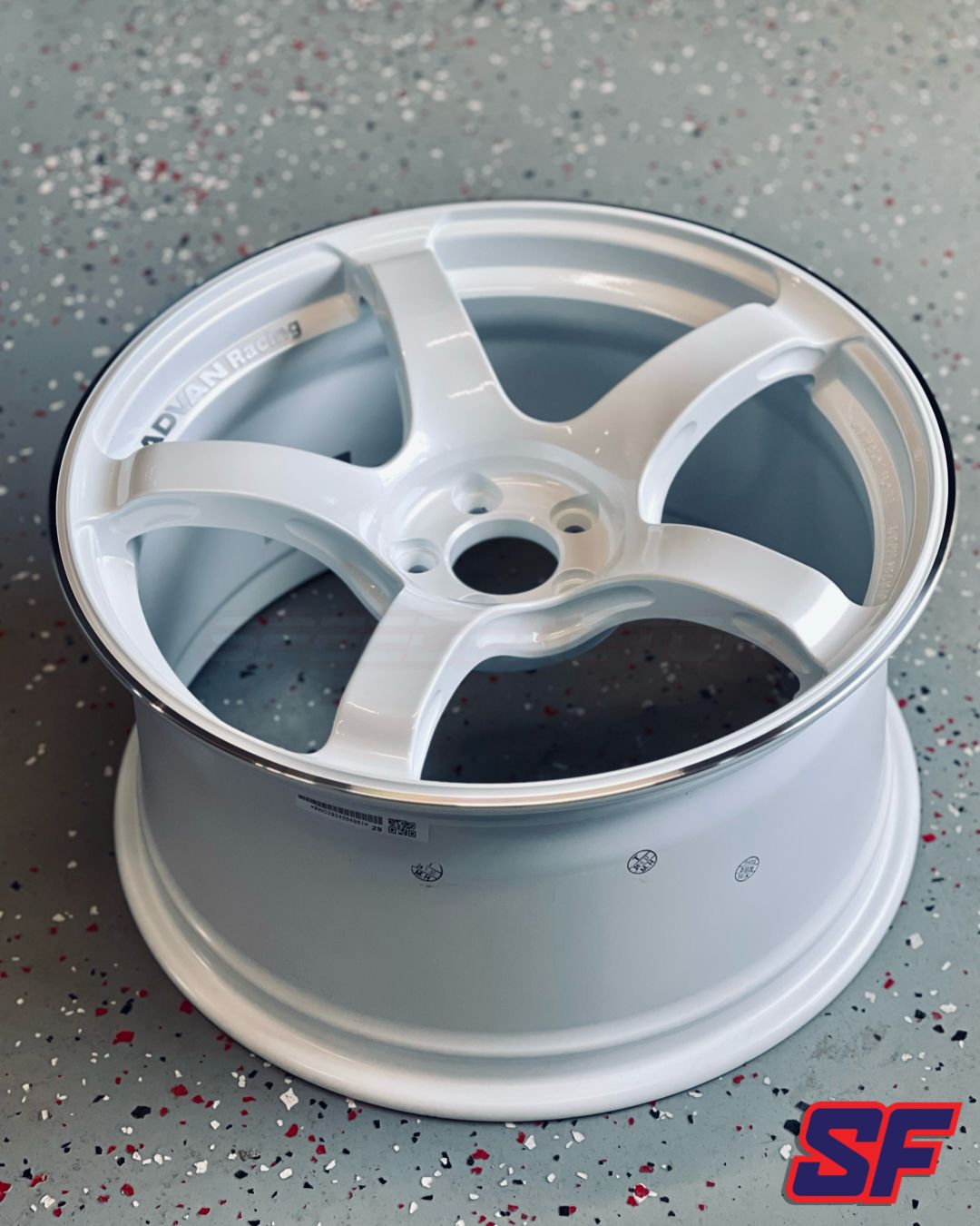 Advan TC4 18x8.5+45 / 18x9.5 +45 5x100 Racing White Metallic ( FRS/BRZ/GR86 )