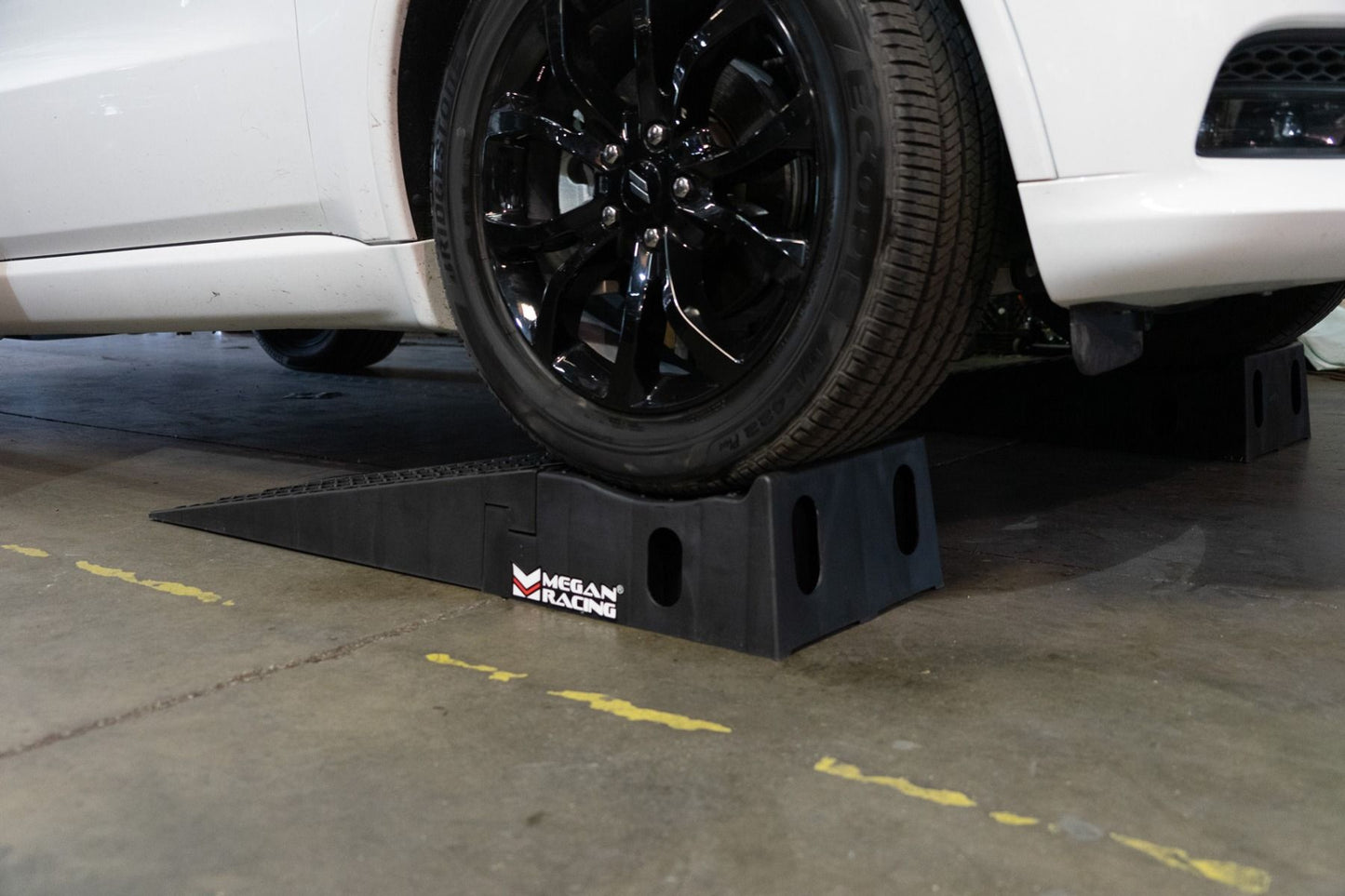Megan Racing 2-Piece Drive-On Service Ramps ( Pair of Ramps)