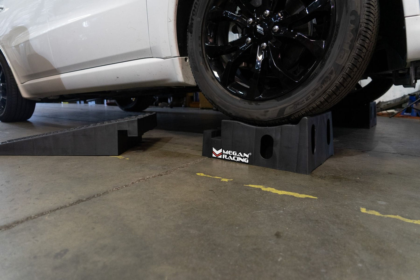 Megan Racing 2-Piece Drive-On Service Ramps ( Pair of Ramps)