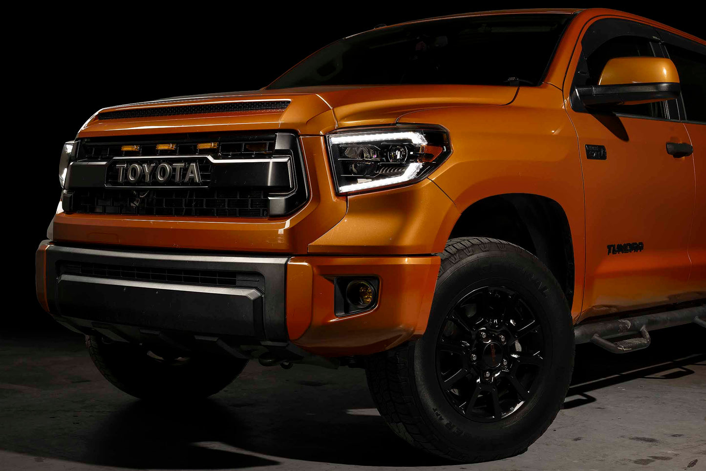 XB Evo Hybrid Headlights: 14-21 Toyota Tundra (Set)